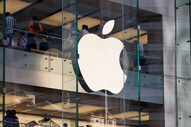 Partial Curfew Imposed in Los Angeles Amid Protests, Apple Store Vandalized