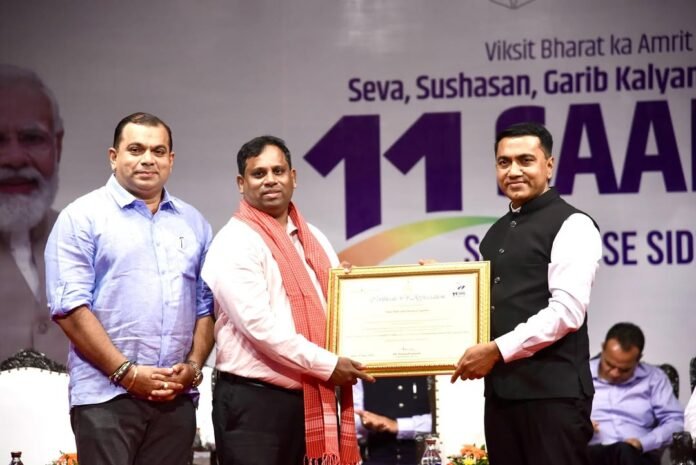 CM Dr. Pramod Sawant and Minister Shri. Rohan Khaunte felicitate Goan startup Spintly for their national recognition at Sankalp Se Siddhi.