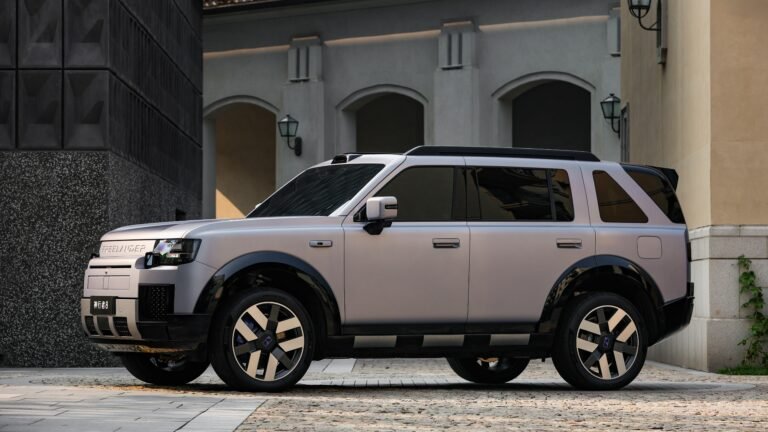 FREELANDER 8 First Edition and Three Exclusive Paint Finishes Unveiled at Aranya Theatre Festival