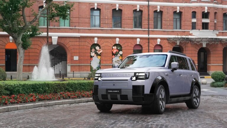 Super Intelligent Valet Parking (SIVP): FREELANDER 8 Enables Effortless Parking for Daily Use